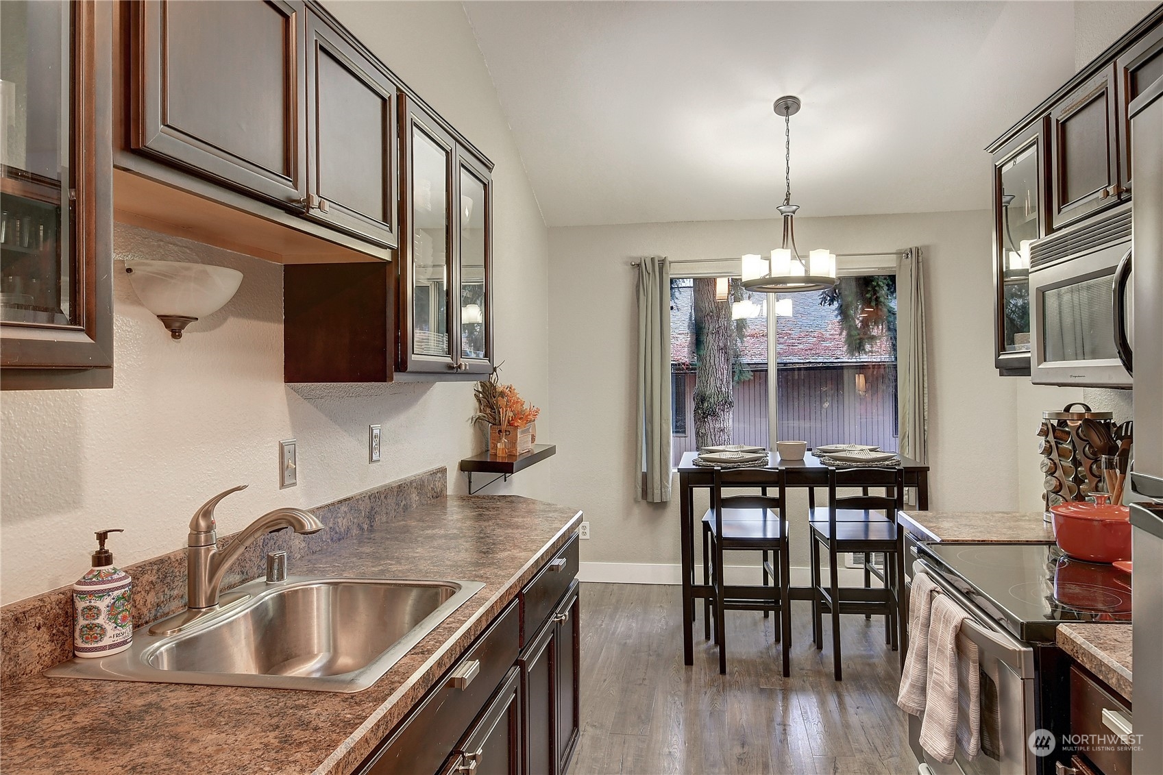 7901 196th Street Southwest, Unit 2 Edmonds, WA 98026 - Photo 5 of 16 Gallery Image 5