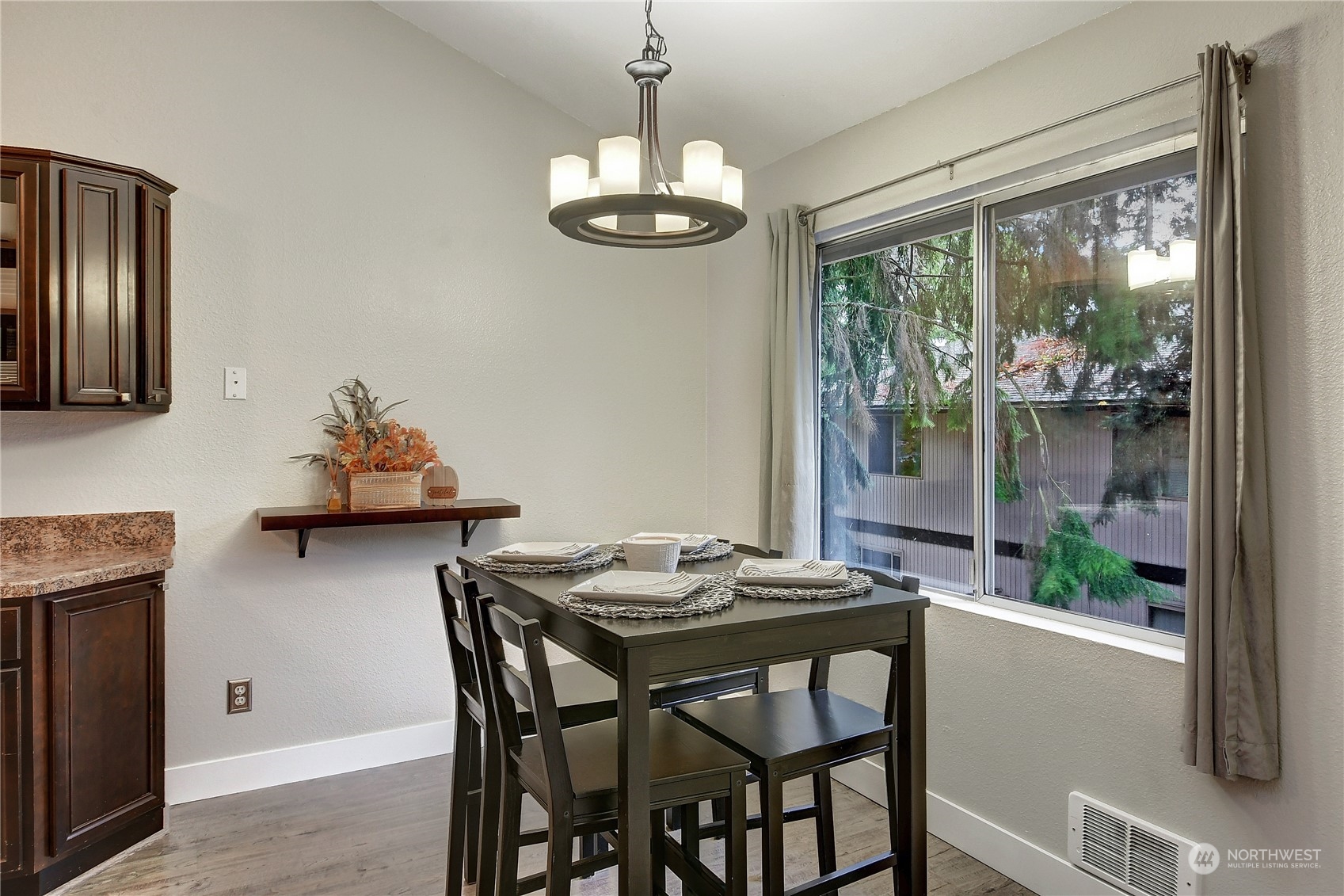 7901 196th Street Southwest, Unit 2 Edmonds, WA 98026 - Photo 8 of 16 Gallery Image 8