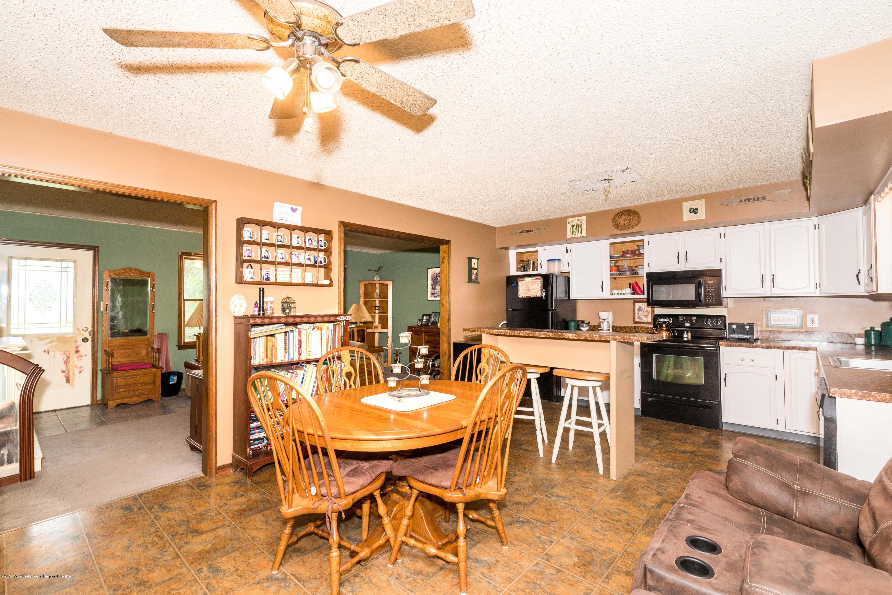 631 Monmouth Road Cream Ridge, NJ 08514 - Photo 6 of 18 Kitchen