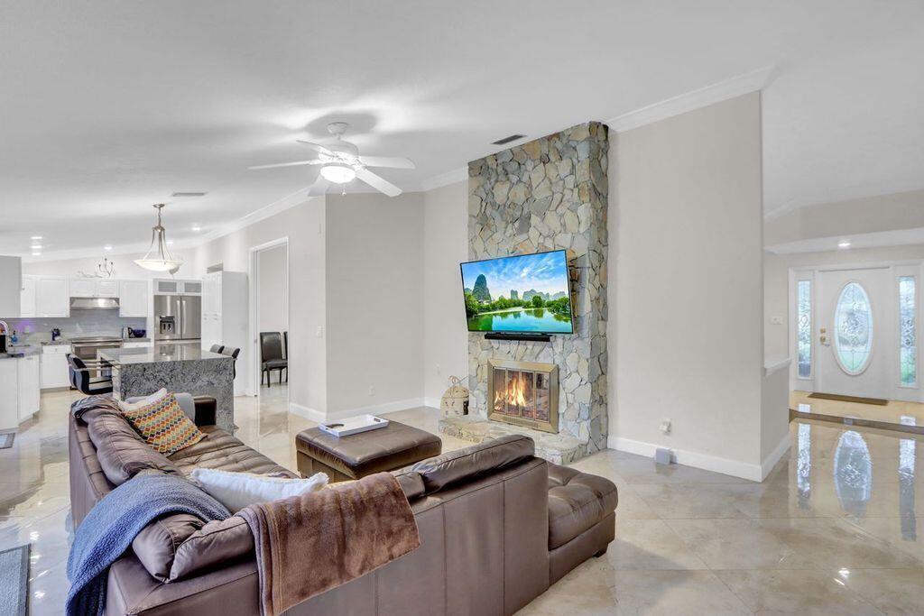 2665 Northwest 41st Street Boca Raton, FL 33434 - Photo 7 of 21 Family Room