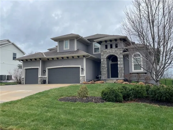 $775,000 | 166 Southwest Roosevelt Ridge, Lee's Summit, MO 64081