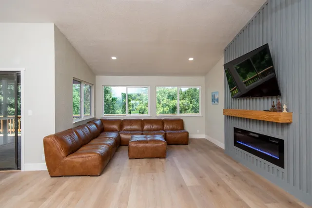 $570,000 | 892 River Bluff Drive, Oakdale, CA 95361