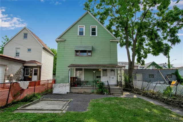 $109,900 | 563 Tronolone Place, Niagara Falls, NY 14301