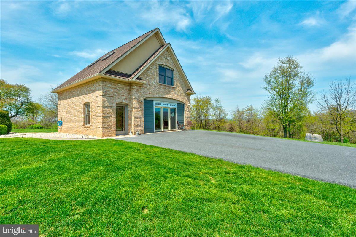 11247 Orchard Road Waynesboro, PA 17268 - Photo 3 of 122 Gallery Image 3
