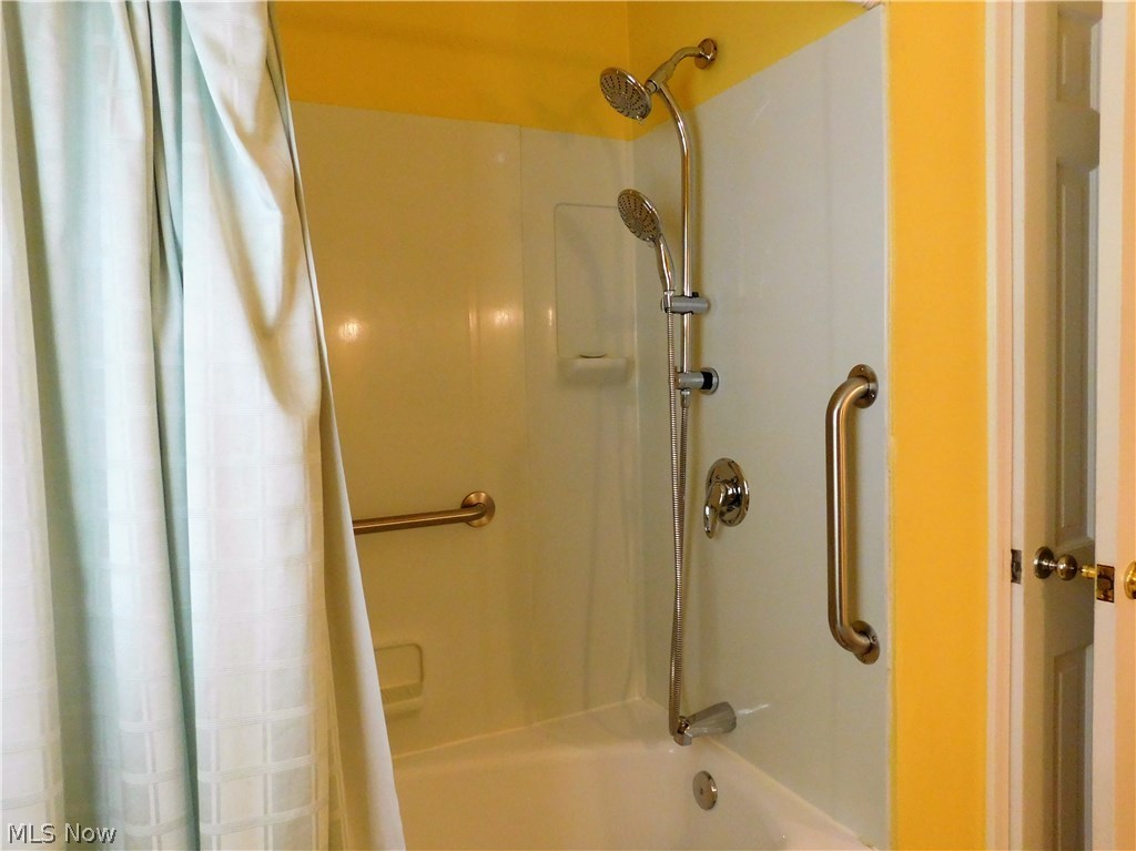 6939 Case Road North Ridgeville, OH 44039 - Photo 24 of 35 Tub with hand-held shower.