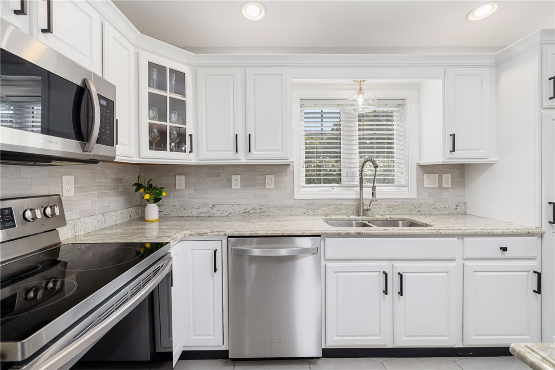 147 Foddering Farm Road Narragansett, RI 02882 - Photo 8 of 25