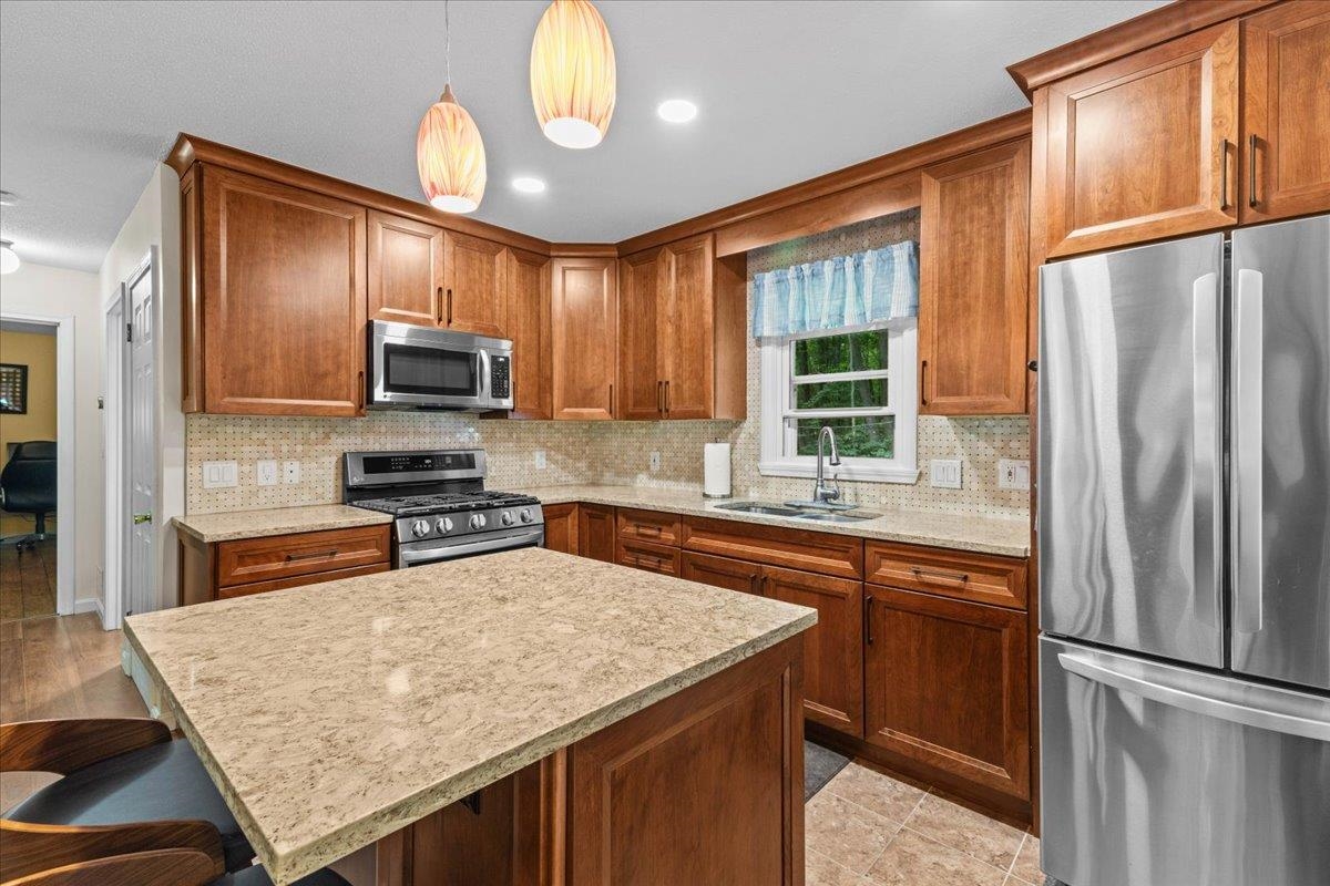 473 Sunderland Woods Road Colchester, VT 05446 - Photo 11 of 43 Gallery Image 11