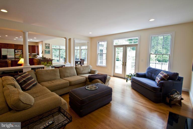 934 Hilltop Road Arnold, MD 21012 - Photo 13 of 30 Family Room