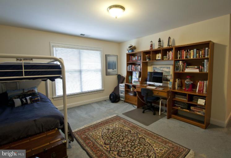 934 Hilltop Road Arnold, MD 21012 - Photo 21 of 30 Bedroom