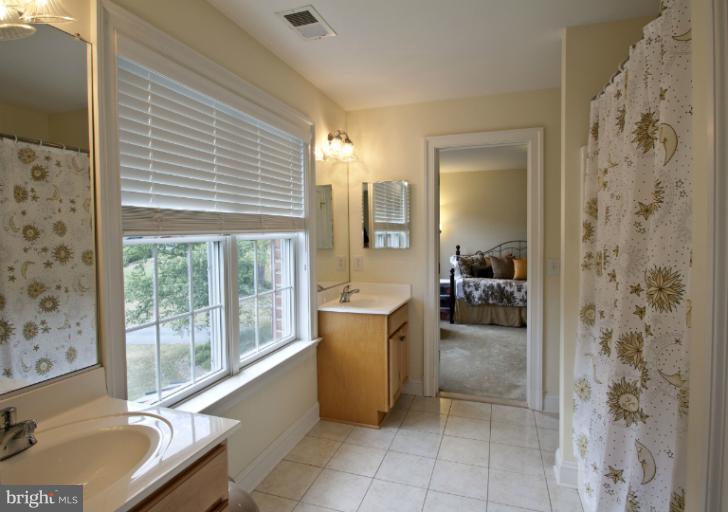 934 Hilltop Road Arnold, MD 21012 - Photo 26 of 30 Bath