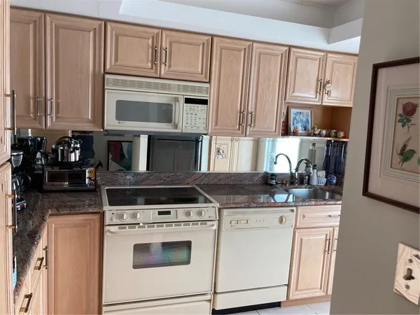 $6,000 | 333 Northeast 21st Avenue, Unit 304, Deerfield Beach, FL 33441