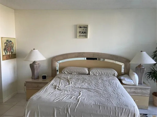 $6,000 | 333 Northeast 21st Avenue, Unit 304, Deerfield Beach, FL 33441