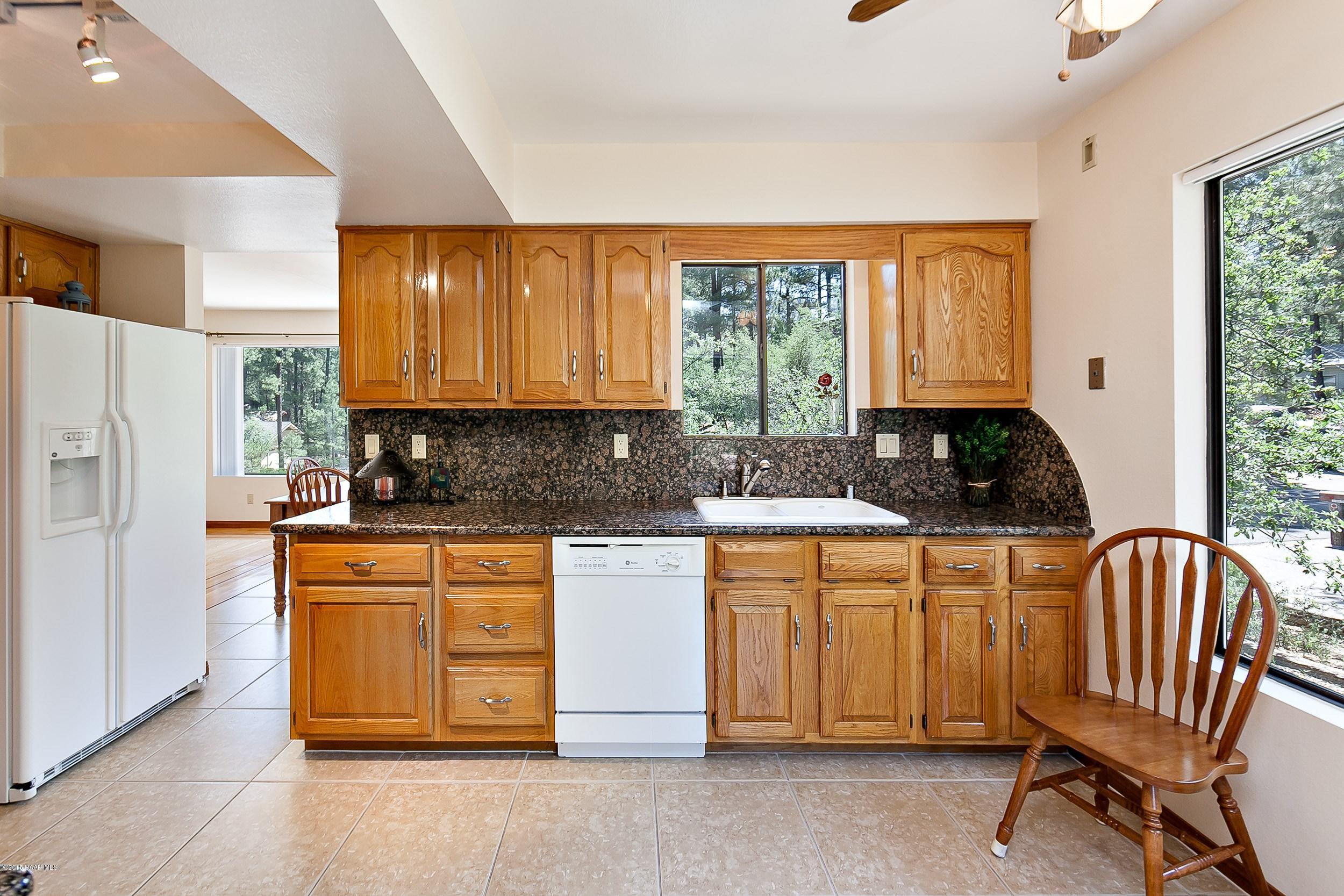 1980 Coyote Road Prescott, AZ 86303 - Photo 8 of 24 Light and Bright Kitchen
