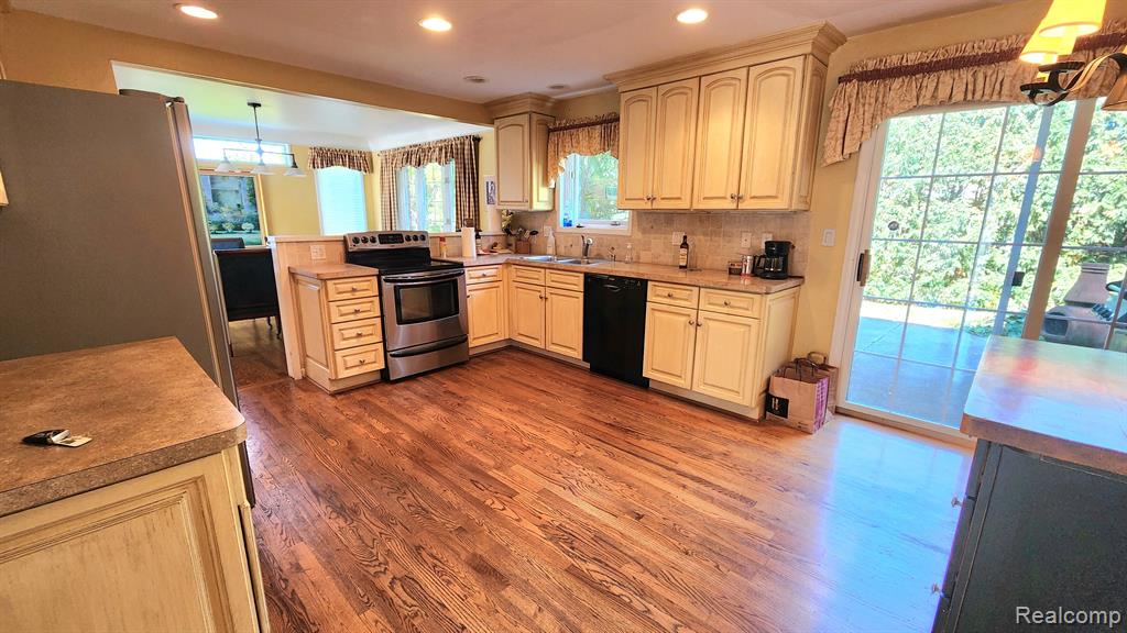 608 Canterbury Road Grosse Pointe Woods, MI 48236 - Photo 4 of 28