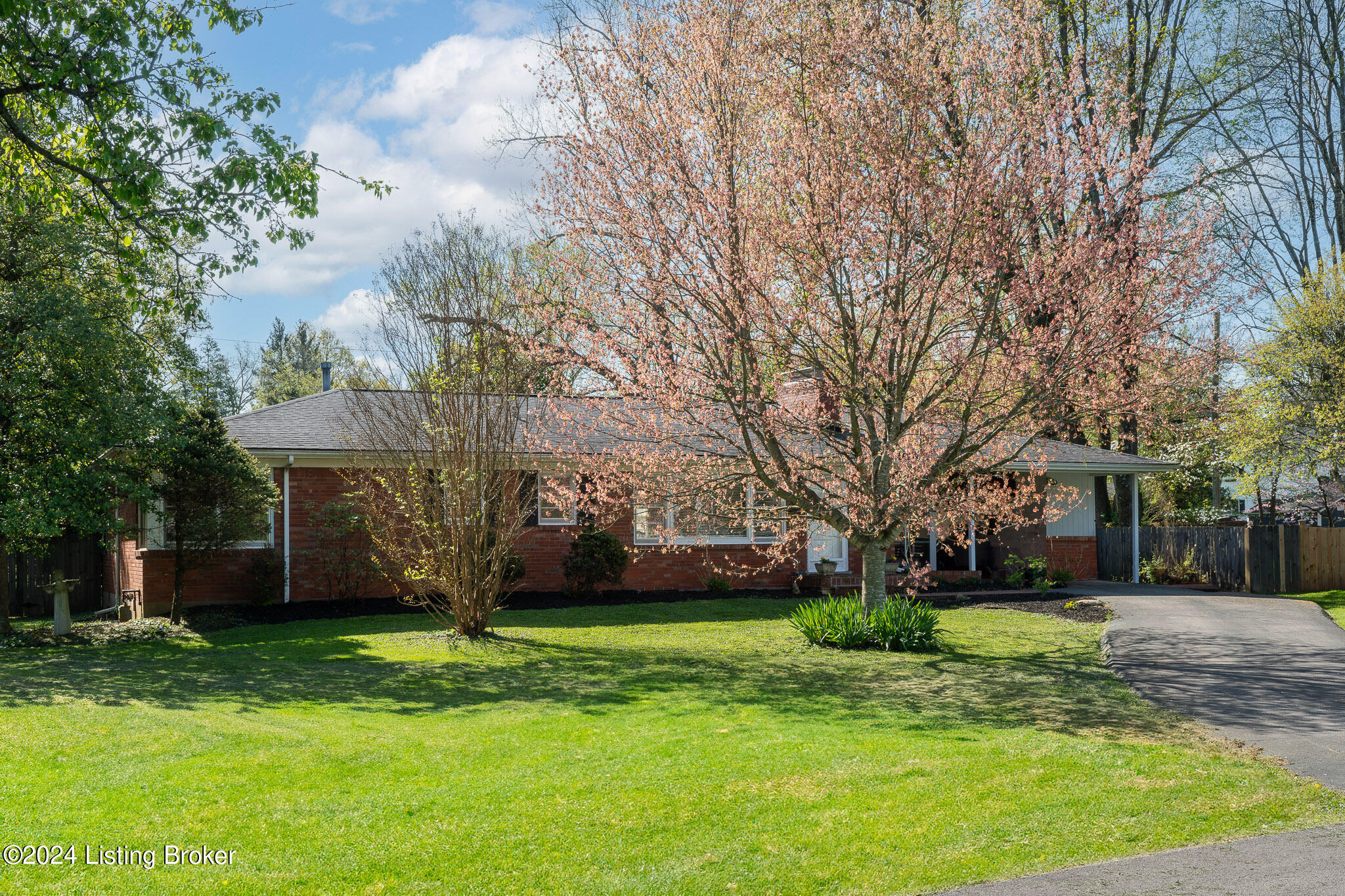 209 Woodcleft Road Louisville, KY 40222 - Photo 2 of 38 209 Woodcleft Rd-2