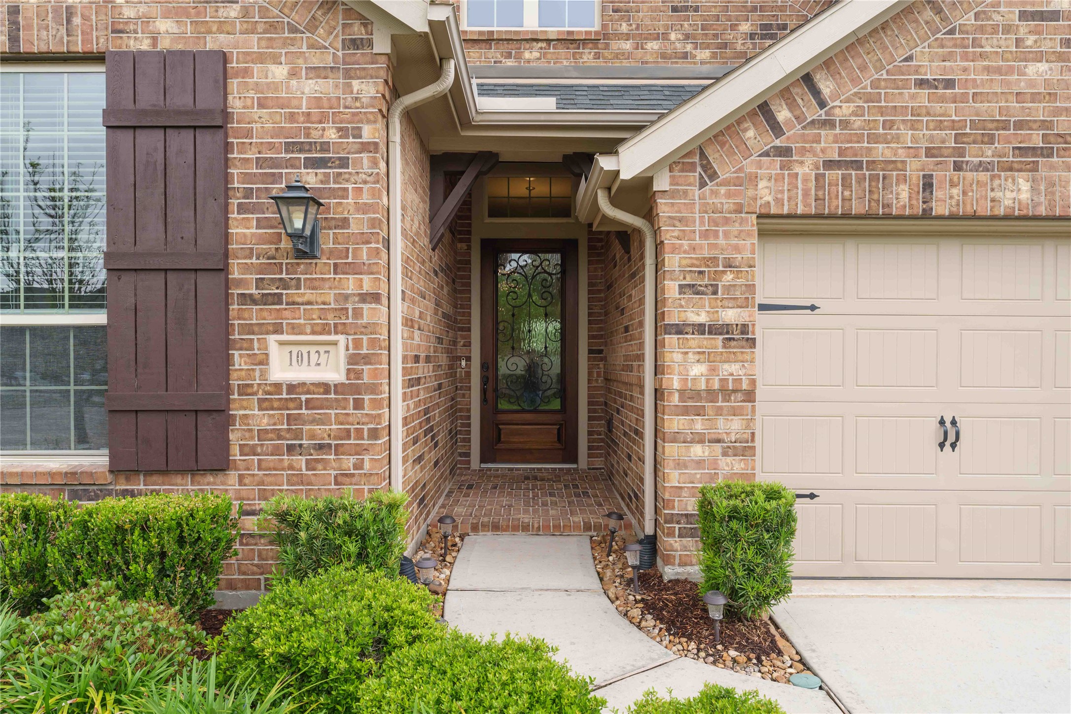 10127 Cooper's Hawk Way Conroe, TX 77385 - Photo 5 of 35