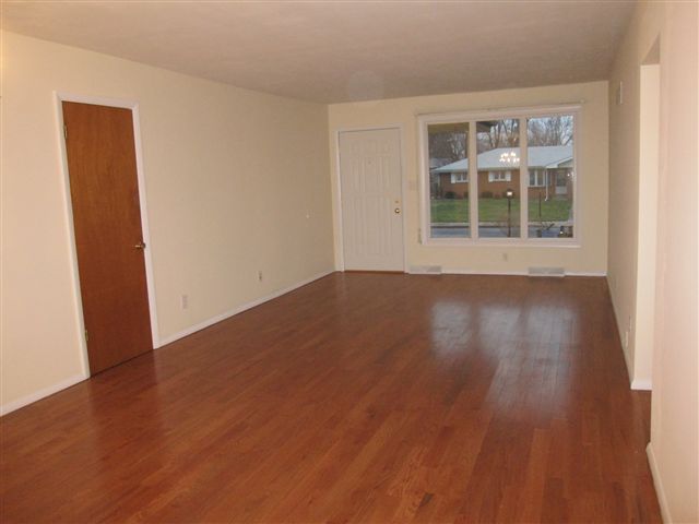 2316 West Overhill Road Peoria, IL 61615 - Photo 2 of 15 Gallery Image 2