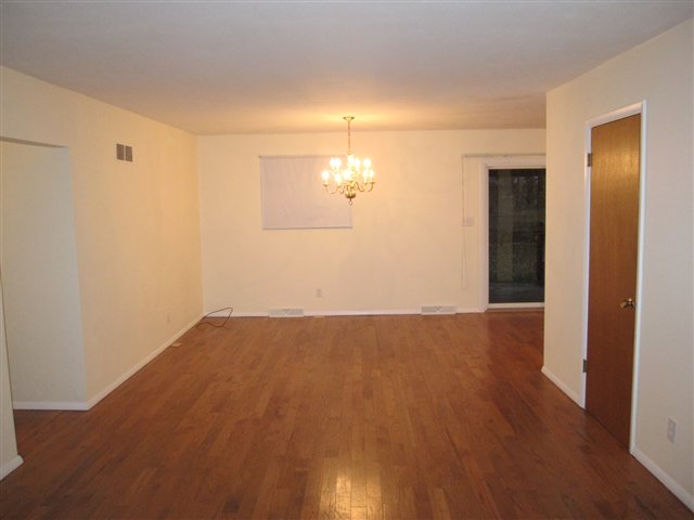 2316 West Overhill Road Peoria, IL 61615 - Photo 3 of 15 Gallery Image 3