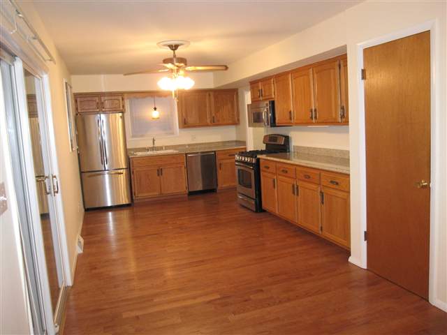 2316 West Overhill Road Peoria, IL 61615 - Photo 5 of 15 Gallery Image 5