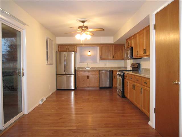 2316 West Overhill Road Peoria, IL 61615 - Photo 6 of 15 Gallery Image 6