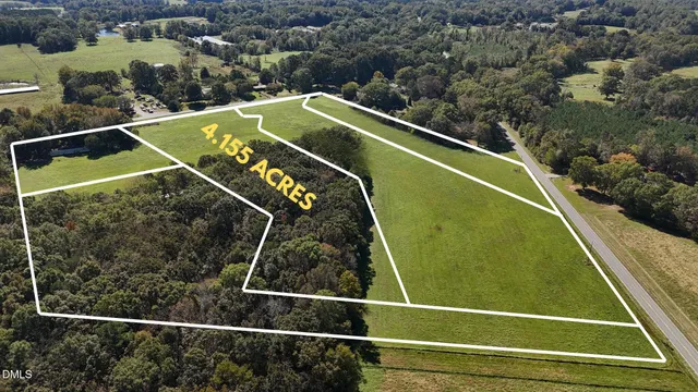 a view of a tennis court