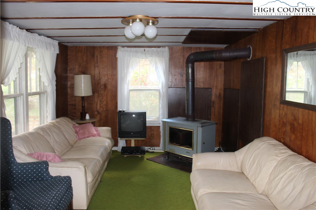 923 East Big Springs Road Lansing, NC 28643 - Photo 4 of 16 Gallery Image 4