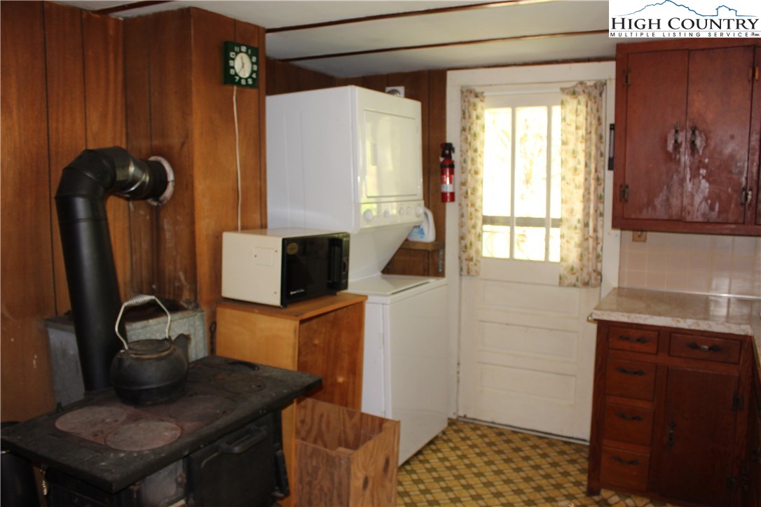 923 East Big Springs Road Lansing, NC 28643 - Photo 9 of 16 Gallery Image 9