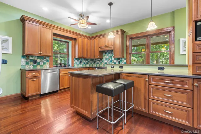 $949,000 | 230 Van Cortlandt Park Avenue, Yonkers, NY 10705