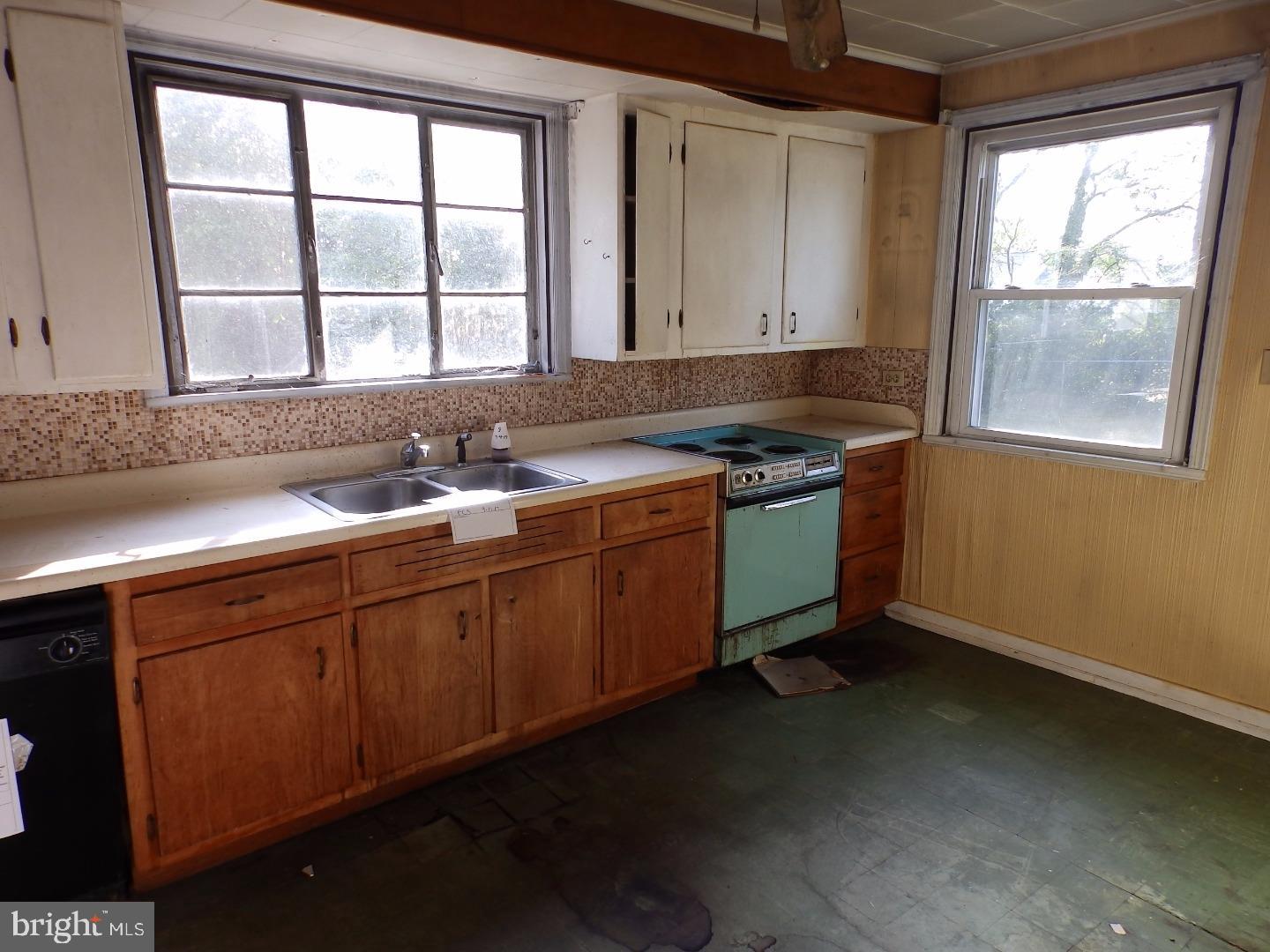 1082 Berkley Road Gibbstown, NJ 08027 - Photo 11 of 21 Gallery Image 11