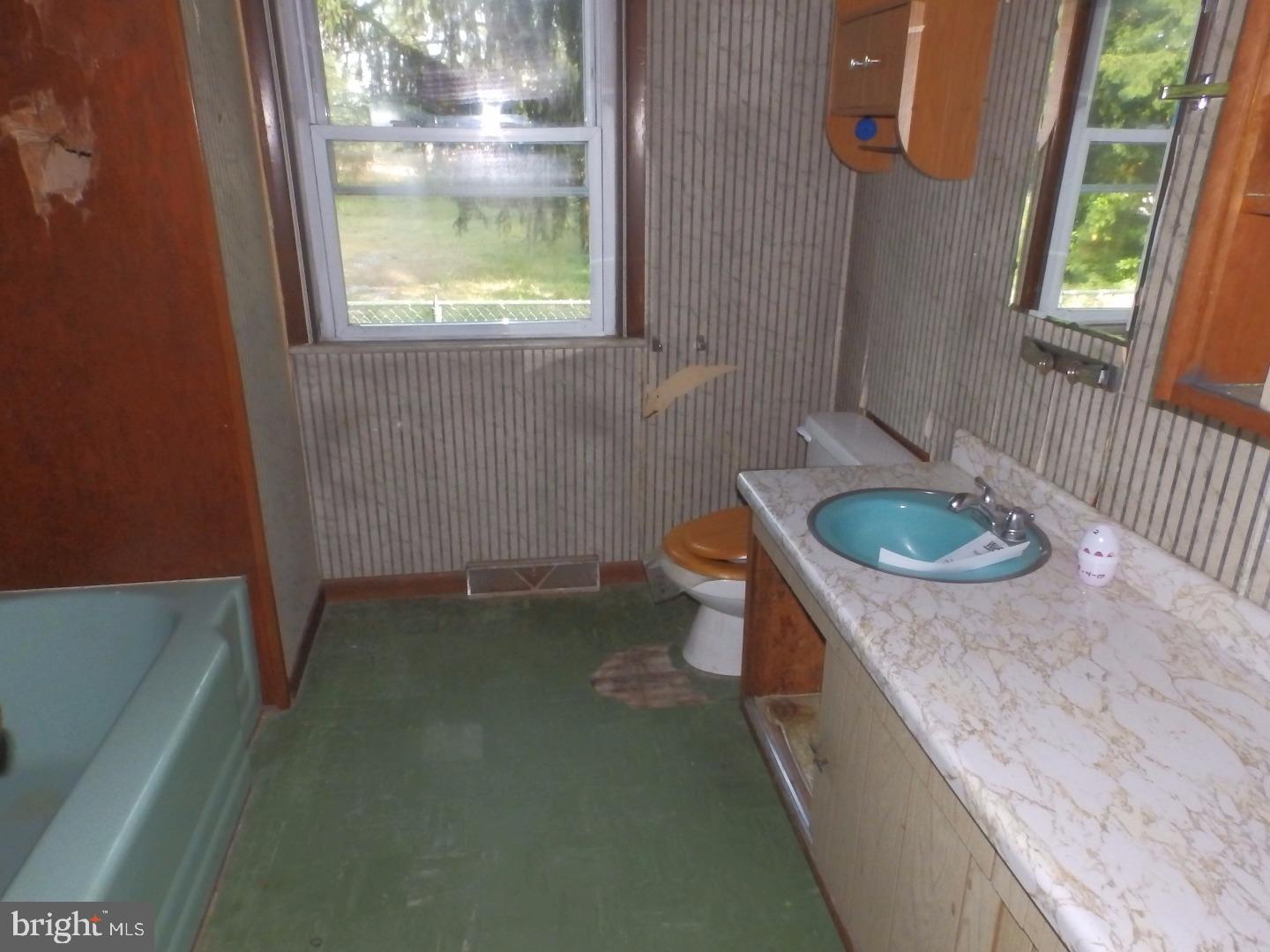 1082 Berkley Road Gibbstown, NJ 08027 - Photo 12 of 21 Gallery Image 12