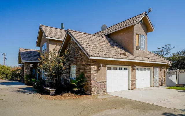 a view of a house with a yard and garage