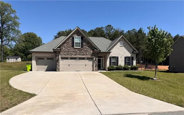 $429,900 | 204 Shadow Trail, Clemmons, NC 27012
