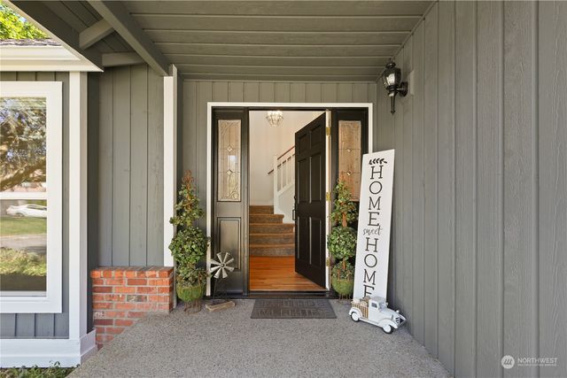 a view of outdoor space walk in closet