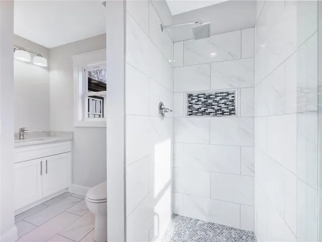 $835,000 | 5435 Shadburn Ferry Road, Buford, GA 30518