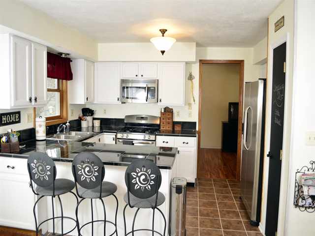 1602 Highview Road East Peoria, IL 61611 - Photo 3 of 14 Gallery Image 3