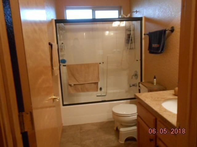 132 Graham Way Talent, OR 97540 - Photo 7 of 24 Beautiful upgraded full front bath. Til