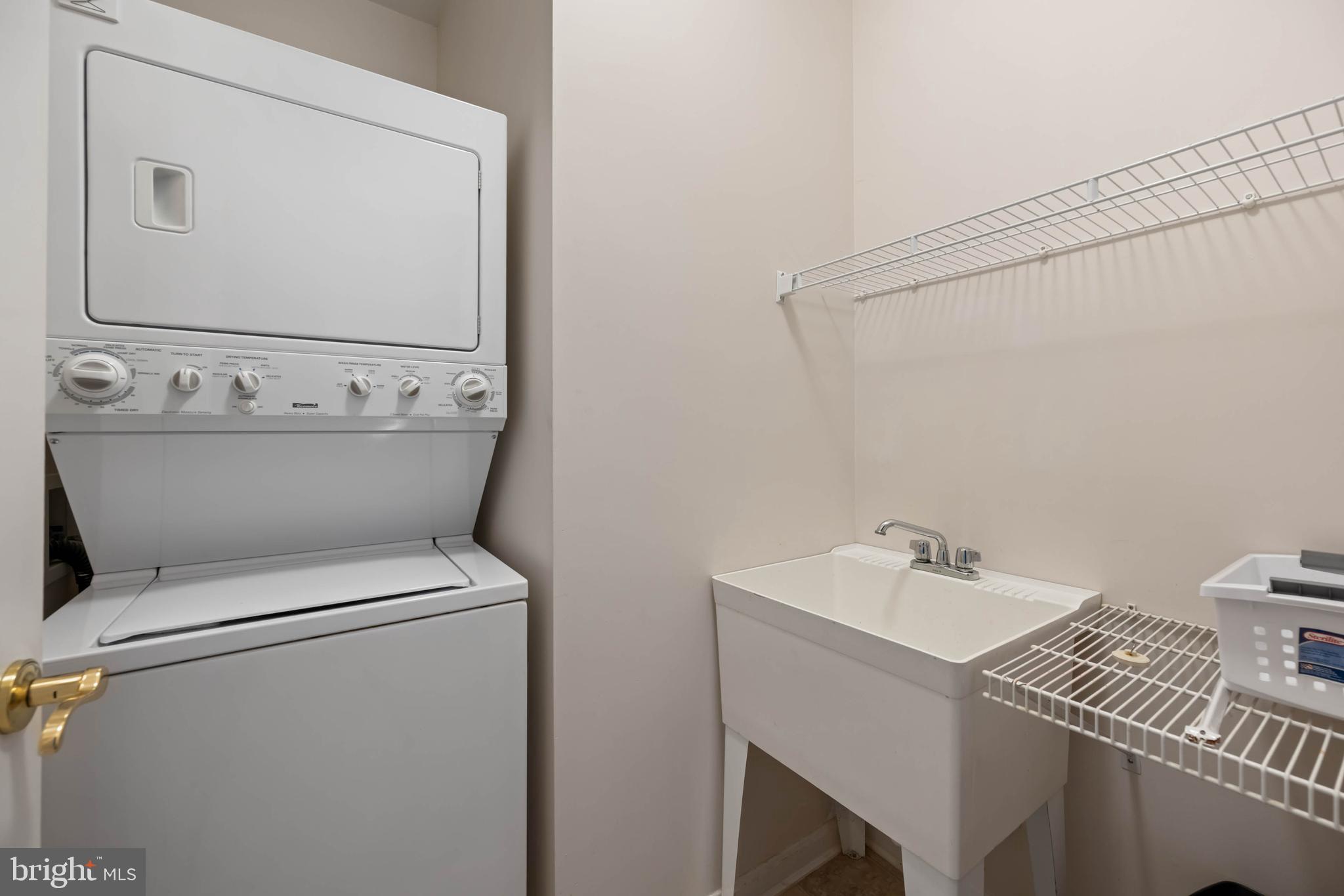 929 Winding Way Salisbury, MD 21804 - Photo 28 of 31 a utility room with dryer and washer