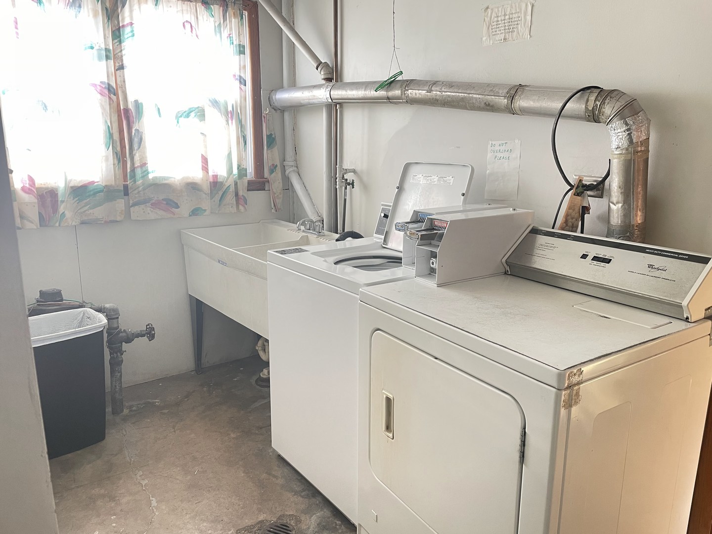 8046 South Pulaski Road Chicago, IL 60652 - Photo 9 of 9 a utility room with dryer and washer
