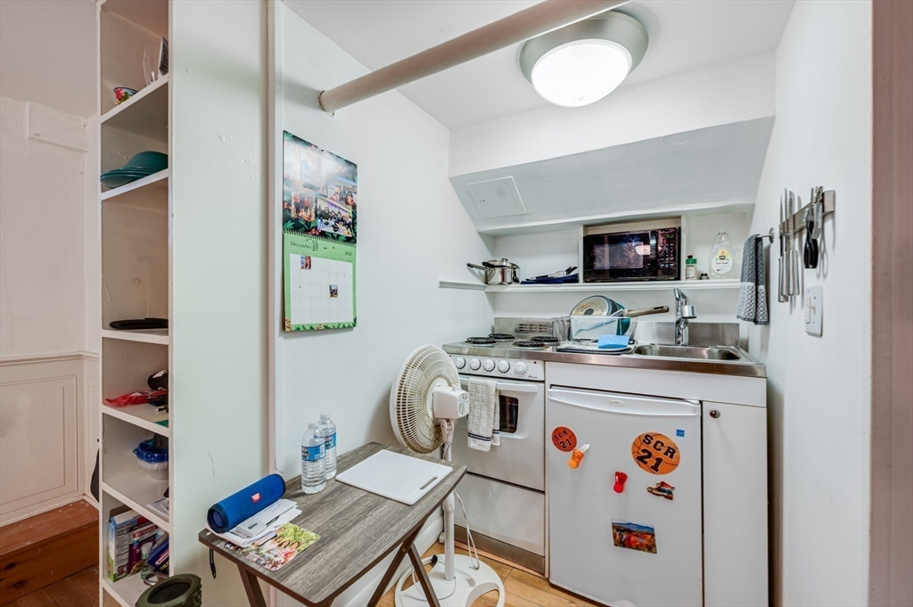 6 Goodwin Place, Unit B Boston, MA 02114 - Photo 6 of 16