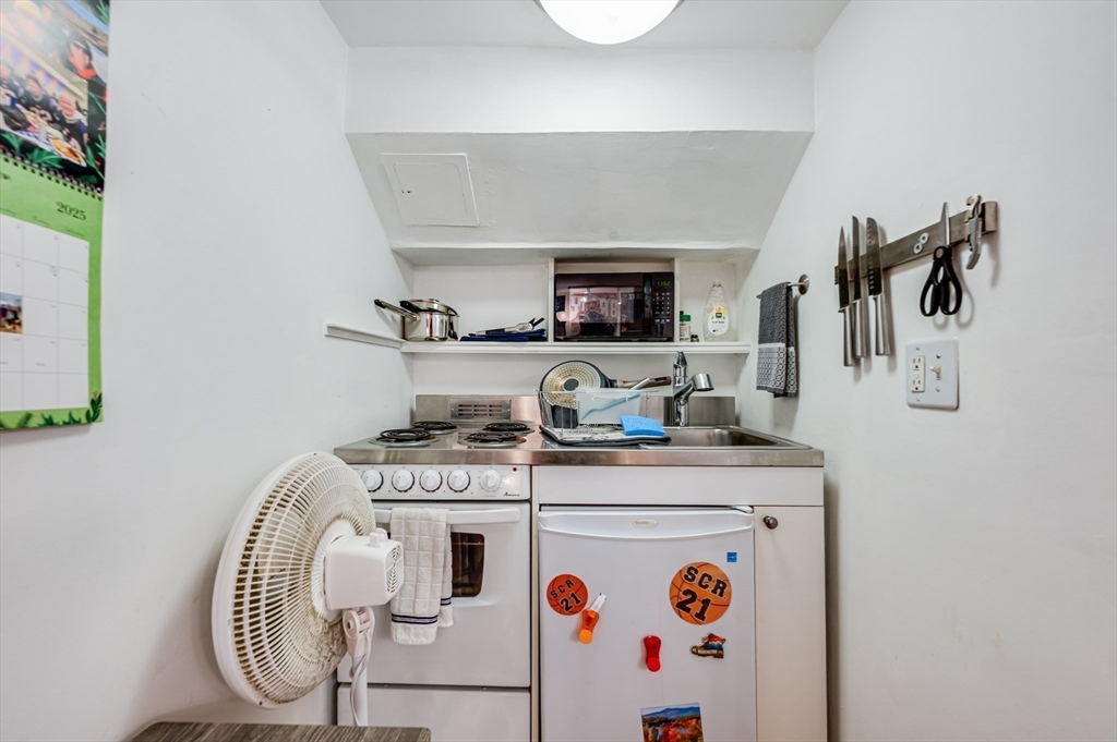 6 Goodwin Place, Unit B Boston, MA 02114 - Photo 8 of 16