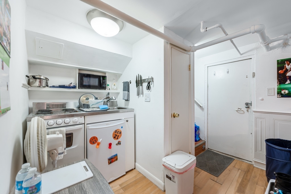 6 Goodwin Place, Unit B Boston, MA 02114 - Photo 9 of 16