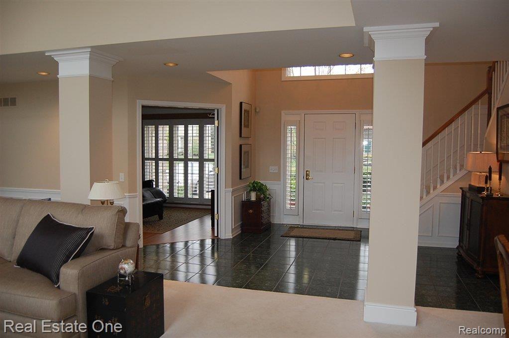 3388 West York Court Rochester, MI 48306 - Photo 8 of 13 Great Room/ Foyer