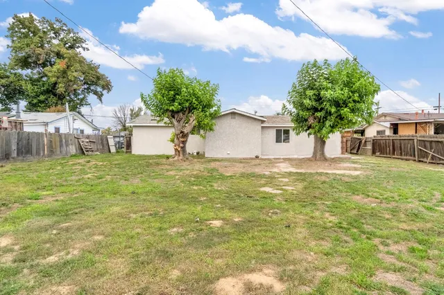 $365,000 | 8623 East Dinuba Avenue, Selma, CA 93662
