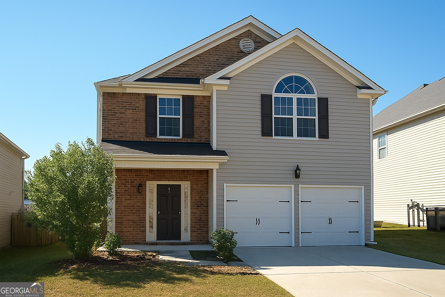 a view of a house with a small yard