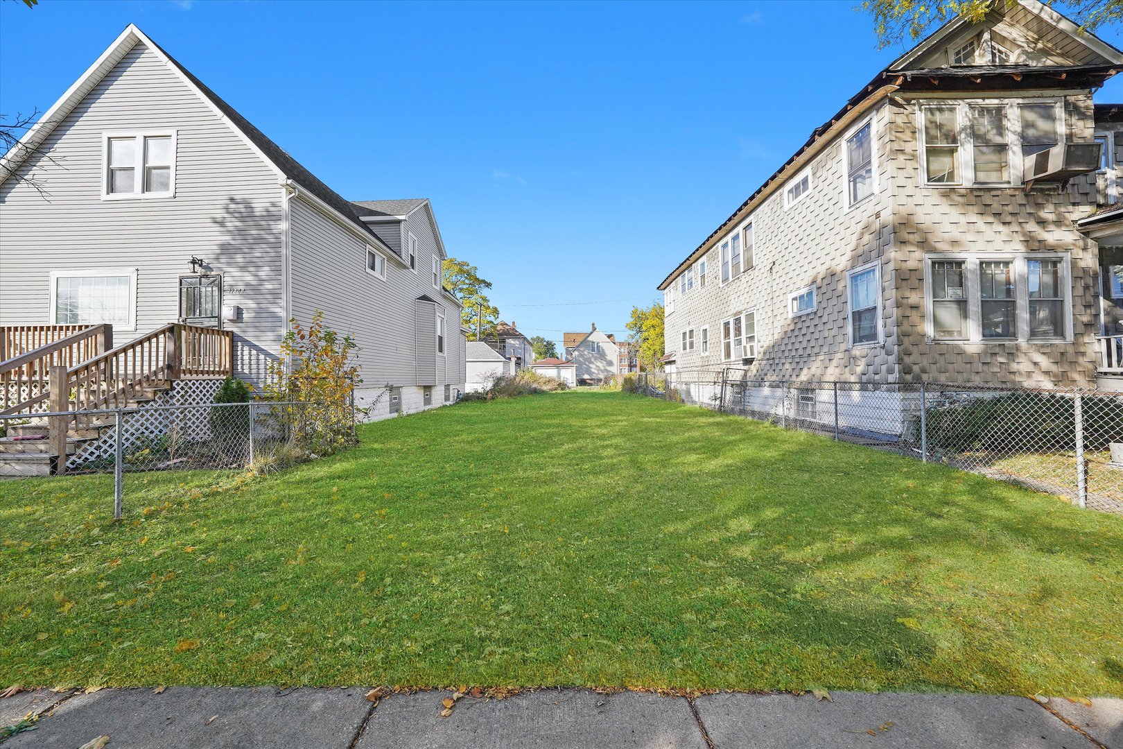 11442 South Prairie Avenue Chicago, IL 60628 - Photo 2 of 6 a view of house with backyard