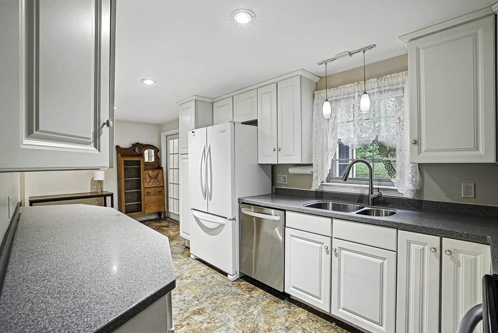 19 Chestnut Hill Road Northborough, MA 01532 - Photo 2 of 14 Gallery Image 2