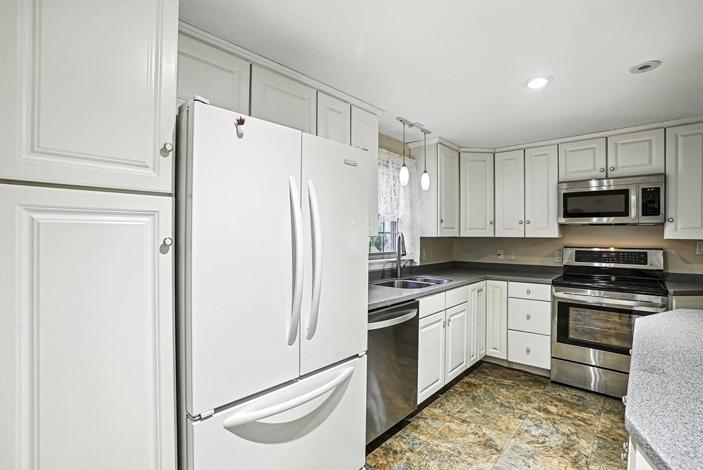19 Chestnut Hill Road Northborough, MA 01532 - Photo 3 of 14 Gallery Image 3