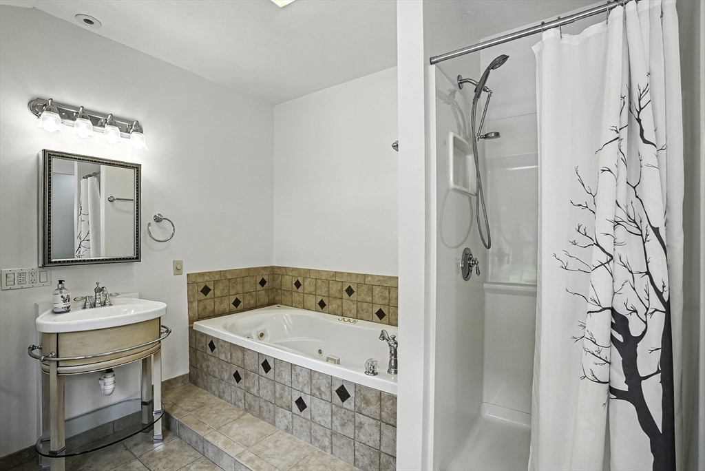 19 Chestnut Hill Road Northborough, MA 01532 - Photo 7 of 14 Gallery Image 7
