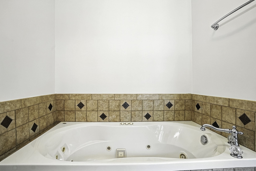 19 Chestnut Hill Road Northborough, MA 01532 - Photo 8 of 14 Gallery Image 8