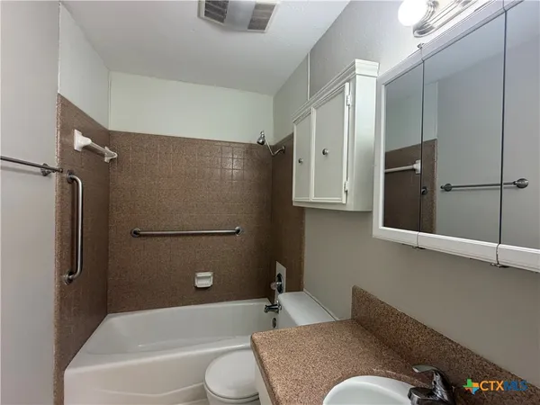 $1,375 | 111 Lancelot Street, Unit 1, Victoria, TX 77904